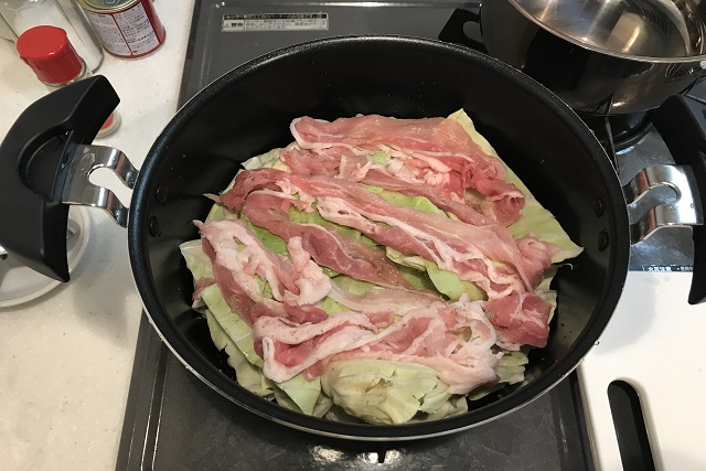 キャベツの大量消費レシピ シャトルシェフで作る簡単な豚肉との重ね煮